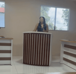 Professora e mãe atípica usa tribuna da Câmara Municipal para cobrar educação especial em São João Batista