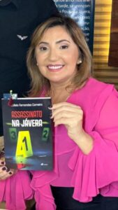 A advogada Ocileia Fernandes lançou seu livro “Assassinato na Jávera”