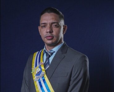 Prefeito faz festa com ambulância alheia e população morre sem atendimento