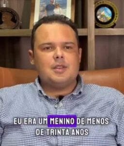 Deputado cita mistura de álcool com remédio para justificar agressão a ex-esposa e diz que era um menino à época
