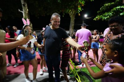 Páscoa com amor: Prefeito Fred Campos distribui ovos de chocolate para crianças em vários bairros de Paço do Lumiar.