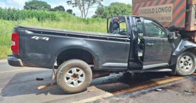 Motorista morre após bater em carreta parada na BR-135