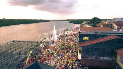Posse do prefeito reeleito Edésio Cavalcanti reúne multidão no Cais de Turiaçu