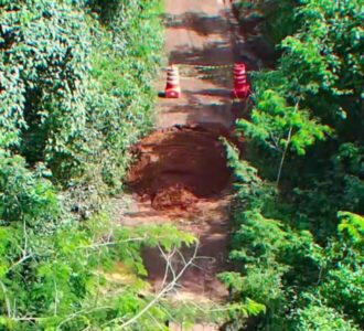 Empresa Maity Bioenergia é acusada de fechar estrada vicinal em Campestre prejudicando transporte escolar e moradores