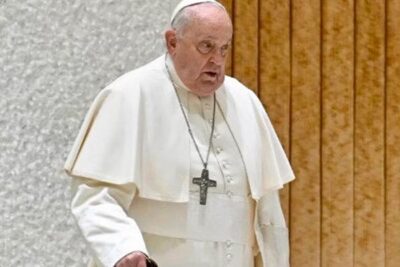 Papa Francisco apresenta melhora após crise respiratória e insuficiência renal