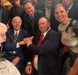30 anos de amizade: Rigo Teles e Abigail prestigiam aniversário do ex-presidente José Sarney