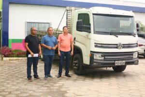 Fred Campos lidera ação e Prefeitura de Paço do Lumiar apreende caminhão por descarte irregular de Lixo