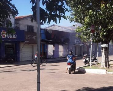 Polícia investiga se incêndio em loja em São Mateus foi criminoso