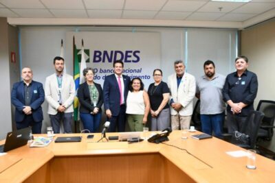 Felipe Camarão discute com BNDES possibilidades de investimentos para implantação de fábrica de colheitadeiras no MA