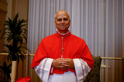 “A paz esteja convosco”, diz o Papa Leão 14 em primeiras palavras públicas