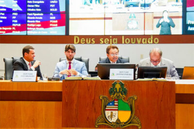 Assembleia aprova Bolsa e Prêmio Estudante Destaque Universitário