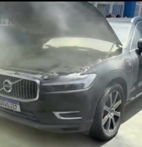 Carro BMW incendiado em São Luís pertence a deputado