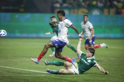 Palmeiras sofre derrota para o Bahia e perde a liderança para Flamengo que goleou Corinthians