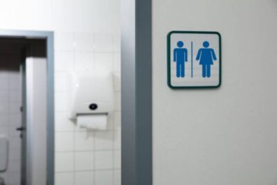 DPE é contra projeto de lei que proíbe mulheres trans usar banheiros femininos