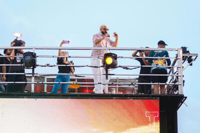 Belo encerra pré-carnaval do Vem Pro Mar na avenida Litorânea