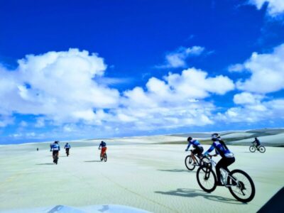Passeios ciclístico reforça turismo de aventura e movimenta economia nos Lençóis Maranhenses