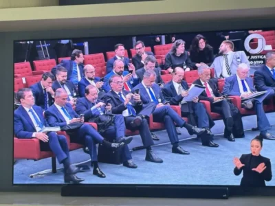 Supremo decide se Jair Bolsonaro e aliados se tornarão réus por tramarem golpe de estado