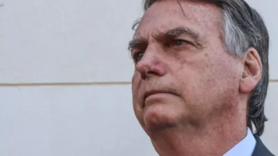 Mais de onze horas após seu início, cirurgia no ex-presidente Jair Bolsonaro concluída com sucesso