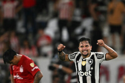 Botafogo vence e segue rumo às oitavas da Libertadores e São Paulo se classifica