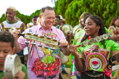 Governador recebe escolas de samba e anuncia ensaios na Madre Deus em 2025