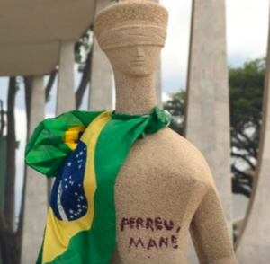 Luiz Fux pode reduzir pena de cabeleireira que pichou estátua do STF
