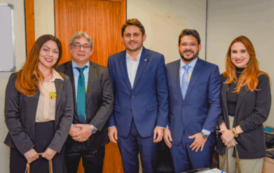 Juscelino Filho reforça parceria com prefeitos durante marcha em Brasília