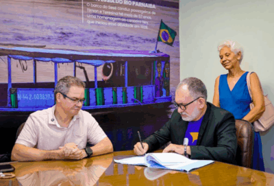 Prefeito de Timon, Rafael Brito, firma convênio com a UEMA