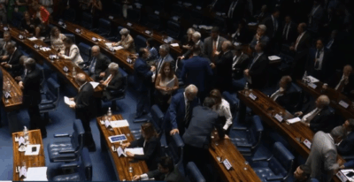 CCJ do Senado aprova fim da reeleição e mandato de 5 anos para presidente