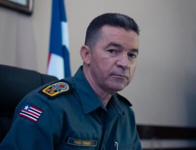 Comandante da PM é afastado por envolvimento em fraude com placas de táxi