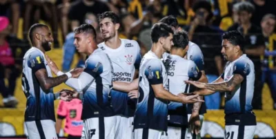 Hugo Souza defende pênalti e garante empate no clássico Palmeiras x Corinthians