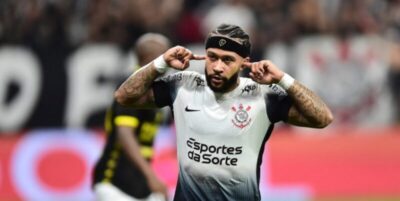 Corinthians derrota São Bernardo e é o primeiro a se classificar no Paulistão