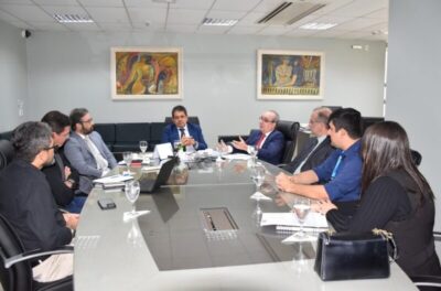 Saneamento básico é tema de reunião com a Caema