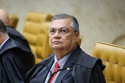 Dino vota a favor da responsabilização de redes por conteúdos ilegais