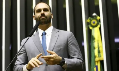 Alexandre de Moraes abre inquérito para investigar Eduardo Bolsonaro e mandar ouvir ex-presidente