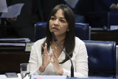 Eliziane apresenta proposição que garante vagas para mulheres nas casas legislativas