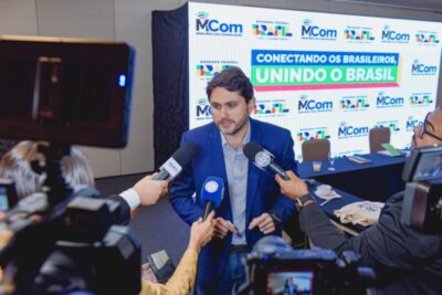 Ministro Juscelino Filho vai lançar licitação para novas emissoras de rádio e TV no país