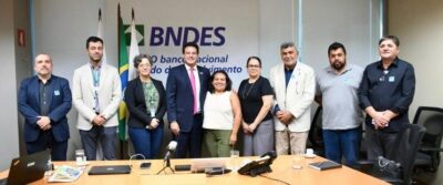 Felipe Camarão discute com BNDES implantação de fábrica de colheitadeiras em Açailândia