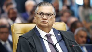 Flávio Dino vota pela cassação da deputada Carla Zambelli