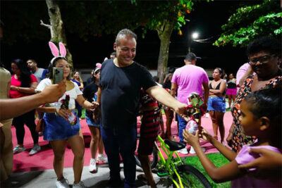 Fred Campos distribui ovos de chocolate em  Paço do Lumiar