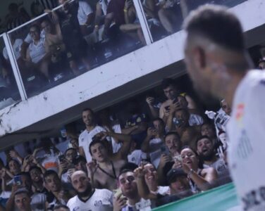 Diferença entre os salários de jogador e os da torcida cresce no Brasil