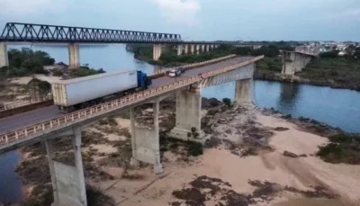 Sema afirma que tanques de caminhões que caíram no Rio Tocantins com produtos químicos estão intactos e risco de vazamento é mínimo