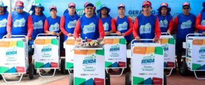 Brandão entrega primeiros carrinhos do Minha Renda Praia a vendedores de ostras