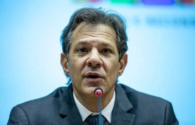 Haddad descarta subir IOF para conter alta do dólar e fala em “acomodação natural”