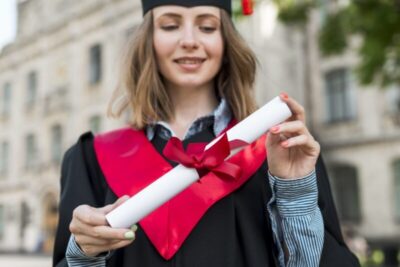 Espanha acelera homologação de diplomas estrangeiros para atrair profissionais qualificados