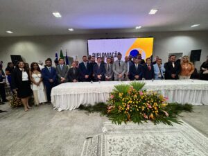 Agora de fato e de direito!!! Foram diplomados em Caxias: Gentil Neto prefeito, Eugênio Coutinho vice-prefeito e vereadores pela Justiça Eleitoral…