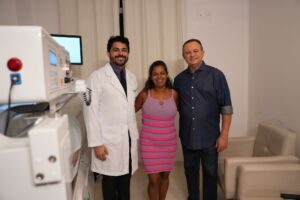 Brandão acompanha atendimento na câmara hiperbárica da Unidade de Tratamento de Queimados do Hospital da Ilha