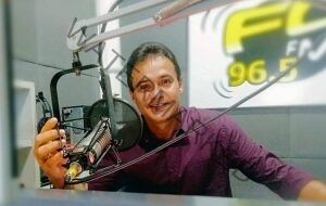 Radialista Alberto Barros divulga grave fake news e tenta manipular a opinião pública contra Zé Francisco