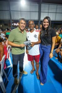 DEPUTADO OSMAR FILHO FAZ ENTREGA DE ÓCULOS NO BAIRRO SÃO FRANCISCO, EM MAÍS UMA ETAPA DO PROGRAMA “CUIDAR DOS OLHOS”