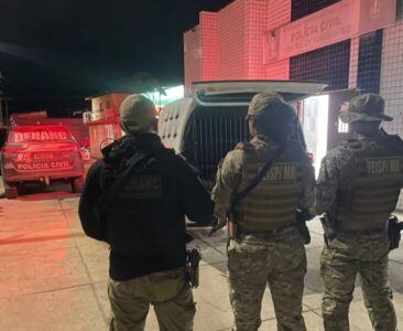 Operação da polícia no bairro Flores em Timon prende homem com armamento pesado que seria levado pra outro estado