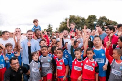 Prefeito Fernando Pessoa inaugura escolinhas esportivas e…